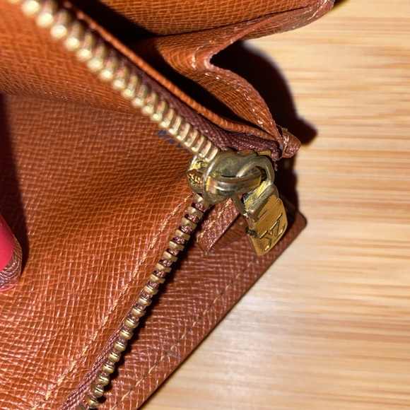 Louis Vuitton Wallet - Picture 6 of 17